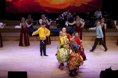 俄罗斯乌拉尔民间合唱团的表演节目。