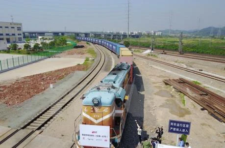 越南至中国昆明国际货运班列正式开通。（图片来源：http://www.baomoi.com）