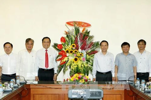 陈青敏​向越通社新闻工作者致以节日祝贺。