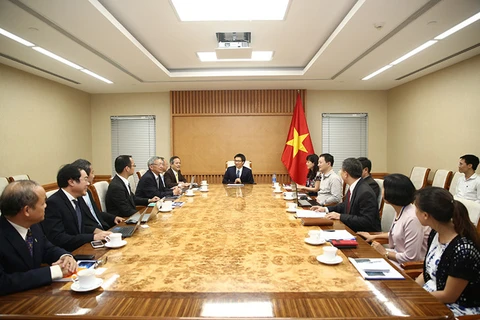 越南政府副总理武德儋与旅外越南集成电路专家和科学家。
