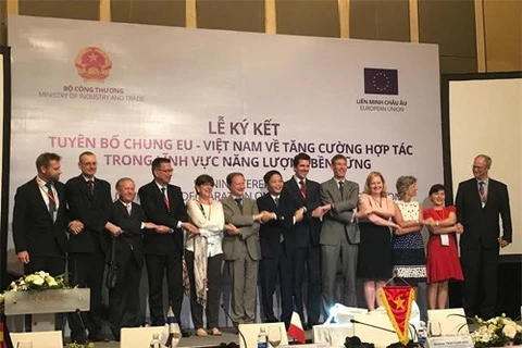 欧盟各国同越南签署联合宣言。