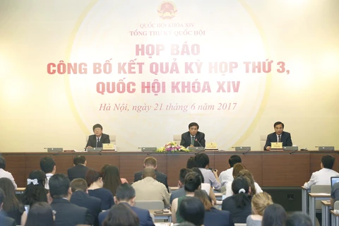 国会办公厅主任阮幸福在国会大厦主持召开新闻发布会，公布第十四届国会第三次会议的结果。