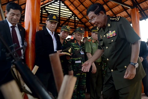柬埔寨首相洪森重访平福省