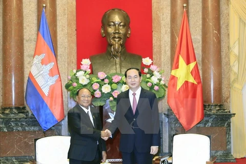 陈大光（右）会见柬埔寨国会主席韩桑林。