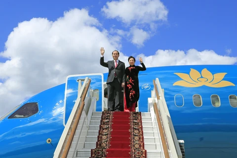 越南国家主席陈大光和夫人抵达俄罗斯首都莫斯科伏努科沃2号机场，开始对俄罗斯进行正式访问。