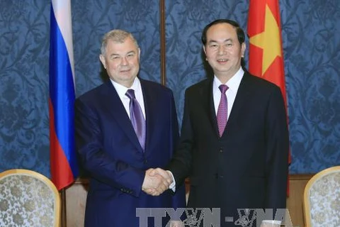 国家主席陈大光前往圣彼得堡市进行访问