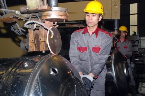 附图：山河国际股份公司生产的不锈钢水箱。（图片来源：越南人民报）