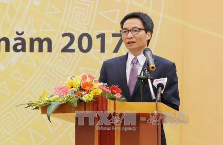 越南政府副总理武德儋在中央结核病医院建院60周年庆典上发表讲话。