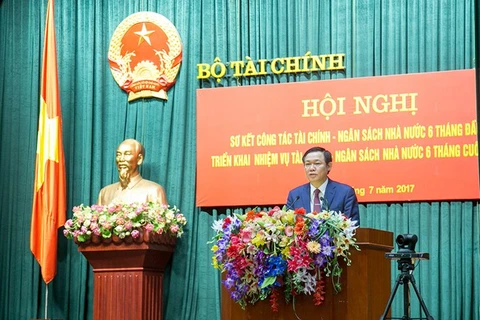 越共中央政治局委员、政府副总理王廷惠主持会议。
