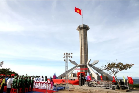 广治省省昏果岛县旗台正式落成。