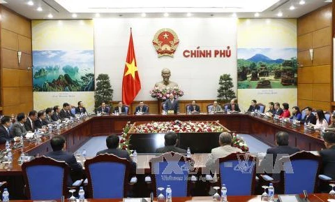 阮春福总理会见越南驻外大使和外交代表机构首席代表