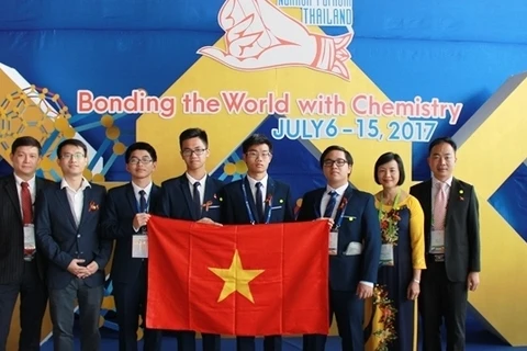 参赛的越南代表团。（图片来源：越南人民报）