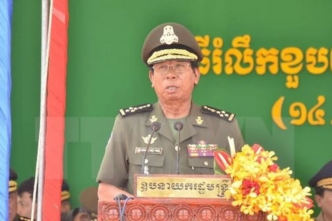 柬埔寨国防大臣迪班大将发表讲话。（图片来源：越通社）