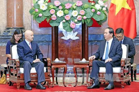 越南国家主席陈大光会见墨西哥前总统卡洛斯 (图片来源：越通社）​