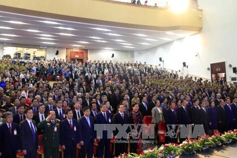 丛氏放率领越南代表团赴老挝出席越老建交55周年庆典。