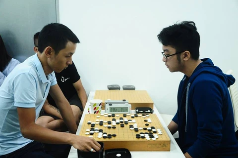 参加第14届河内市围棋锦标赛的棋手。（图片来源：河内市围棋俱乐部）