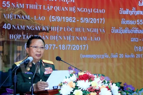 老挝国防部部长占沙蒙·占雅拉在集会上发表讲话。（图片来源：越通社）
