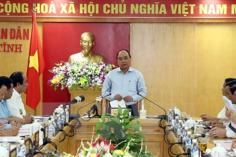 阮春福在工作会议上发表讲话。