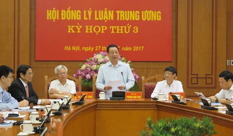 中央理论委员会常务副主任冯有富在会议上发表讲话。