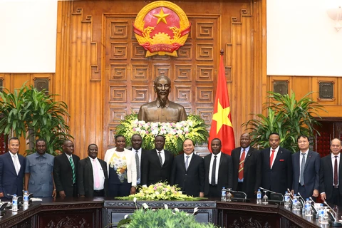 政府总理阮春福会见坦桑尼亚部长代表团。