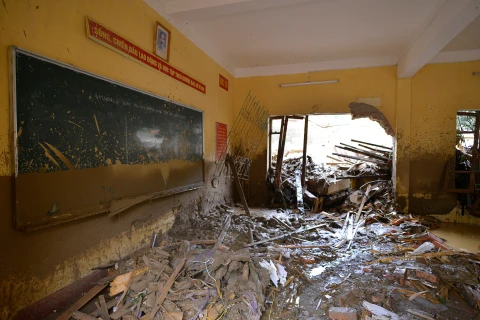 木江界一所学校被洪水袭击。