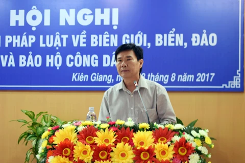 坚江省人民委员会副主席梅英任在会上发表讲话。（图片来源：kiengiang.gov.vn） 