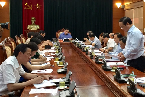 河内市委书记黄忠海主持主持召开会议。（图片来源：越通社）