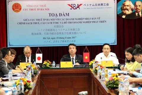 河内市税务局和越南日资企业协会代表共同主持会议。