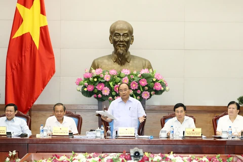 越南政府总理阮春福在政府与各部委行业、集团、总公司召开的会议上发表讲话。（图片来源：越通社）