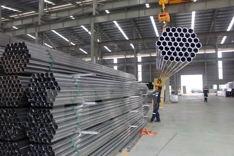 附图：越南钢铁生产厂。（图片来源：越通社）