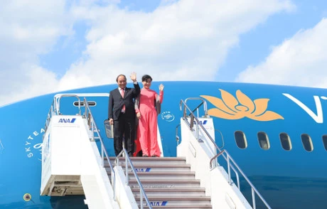 越南政府总理阮春福启程对泰国进行访问。