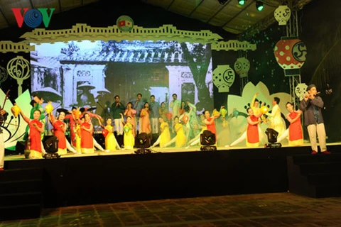 第15次越南会安市—日本文化交流活动开幕式上的表演节目。