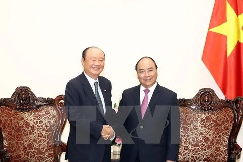 越南政府总理阮春福会见Chamvit 集团董事长Lee Dae Bong。