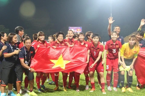 越南女足队庆祝金牌。