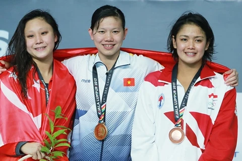 阮氏映圆（中）给越南体育代表团夺得五枚金牌。