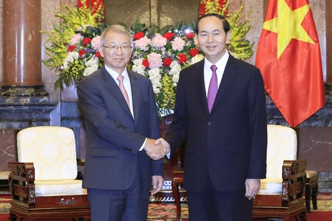国家主席陈大光（右）会见韩国大法院院长梁承泰。