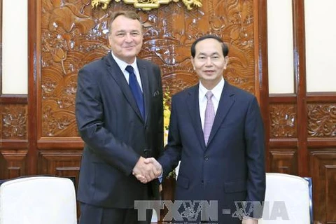 越南国家主席陈大光会见斯洛伐克驻越大使