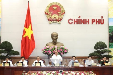越南政府总理阮春福主持政府8月份例行会议。