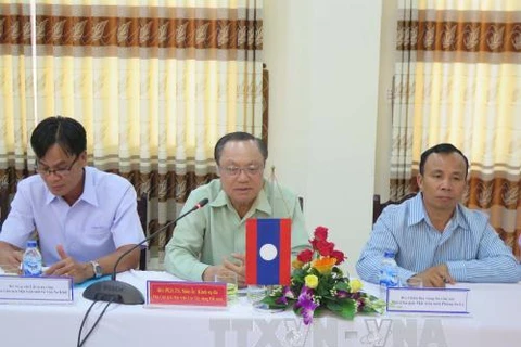 老挝建国阵线中央委员会副主席京沙达副教授在会上发言。