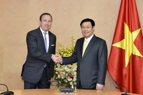 越南政府副总理王廷惠与越南欧洲商会主席吕波特。