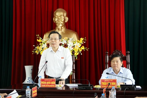 国会副主席冯国显在会上发表讲话。（图片来源：越通社）
