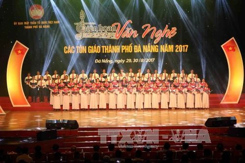 2017年岘港市各宗教团体文大联欢在岘港市举行。（图片来源：越通社）