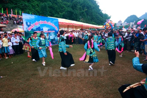 附图：2014年木州县各民族文化节。（图片来源：越通社）
