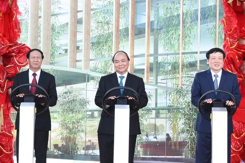 政府总理阮春福发布首个越南品牌汽车生产项目开工令。（图片来源：越通社）