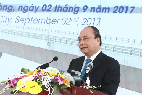 越南政府总理阮春福在典礼上发表讲话。(图片来源：越通社）