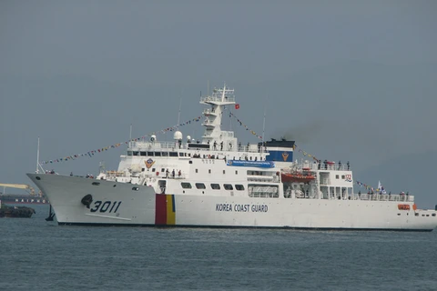 韩国海岸警卫队BADARO（3011HAM）号训练船已抵达越南岘港市仙沙港。（图片来源：越通社）