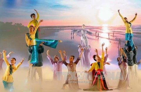 题为“美丽祖国”的联谊晚会在胡志明市举行