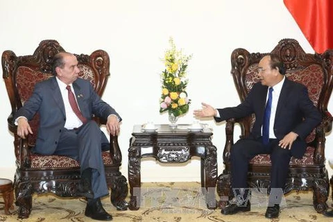 越南政府总理阮春福会见巴西外交部部长