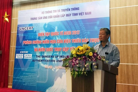 越南信息传媒部副部长阮成兴发言。