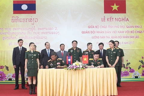 富寿省与琅南塔省军事指挥部举行结交仪式。